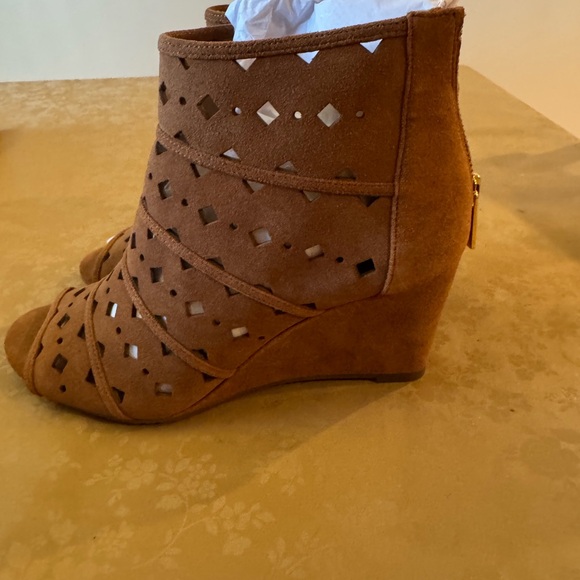 MICHAEL Michael Kors Tan Cutout Ankle Booties - Picture 2 of 3
